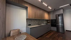 Эффектный и молодежный дизайн кухни-студии