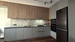 Эффектный и молодежный дизайн кухни-студии